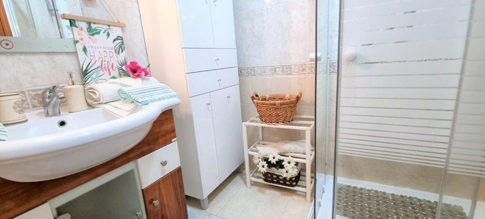 Cozy Sunny Wi-fi & Ac Apartment *